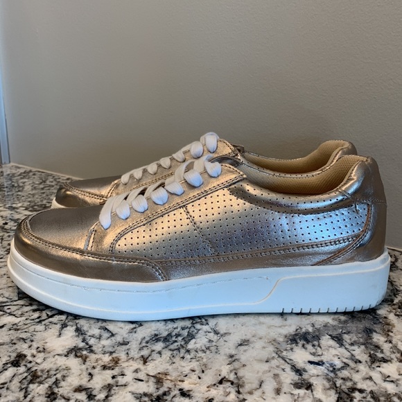Bella Vita Metallic Sneakers - Picture 7 of 10
